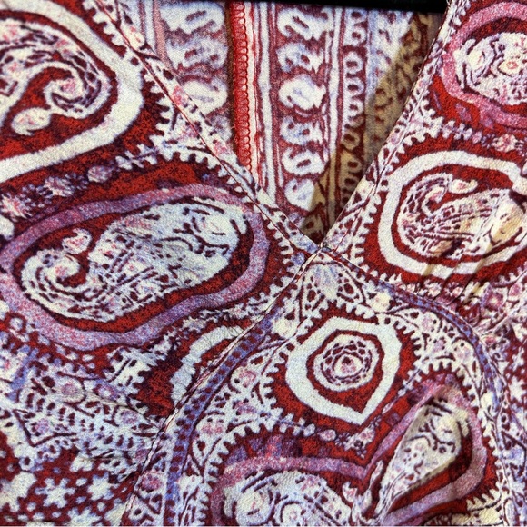 FREE PEOPLE RED WHITE PINK PAISLEY PATTERNED V NECK BLOUSE SIZE EXTRA SMALL - Picture 3 of 16